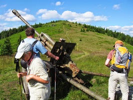 Při sestupu si Tomáš hraje na Jabůrka,