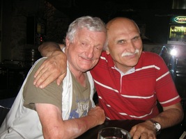 bratřili se se starými kamarády