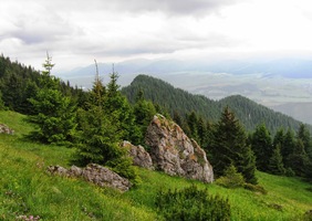 vápenec klouzal a šotolina podjížděla