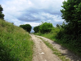 Vede nejprve dlouhým traverzen