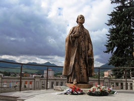 jsme došli až k soše A.Hlinky