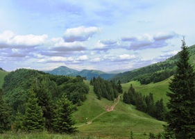 a ta hora vzadu je Rakytov