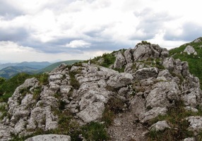 Jsme pod skalnatým Suchým vrchem