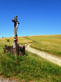 výstupem ke křížku v lukách,