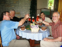 a nakonec si připili Na zdar, Na stráž a Na návrat!!!