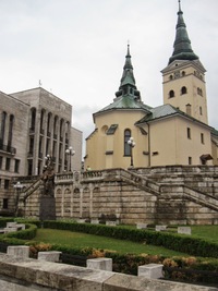 na hlavní náměstí A.Hlinky