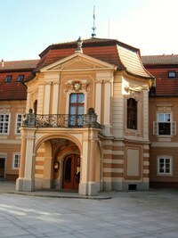 a dnes slouží jako V.I.P. hotel