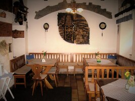 a dole ve městě teklo pivo Janáček