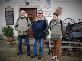 před vchodem si jen trochu zapózujeme,