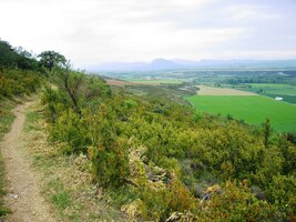Od řeky se stoupá traverzem