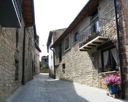 se strmými uličkami