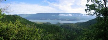 přehradní nádrže Emalse de Yesa na řece Aragon