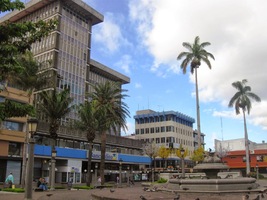 Modernější částí města jdeme ke kostelu