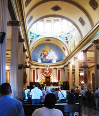 Právě probíhá nedělní mše