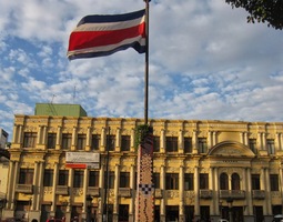 Státní vlajka nás naváděla