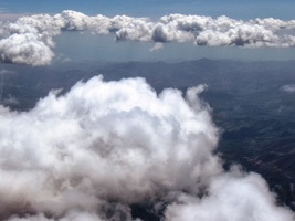 i nad nadýchanými mraky