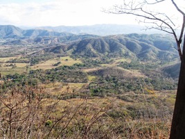 nad dvě stě metrů kolmou skalní stěnou