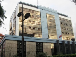 Jsou tu velké americké banky,