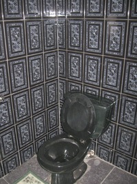 s přepychovým WC uvnitř