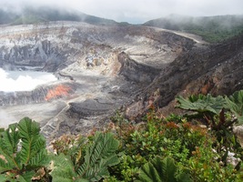 Stojíme nad kráterem Poás,