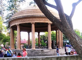 s tradičními centrálními glorietami