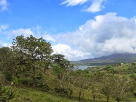 a stále se vzdalujeme od jezera