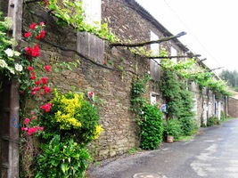 Za touto vsí jsme začali obcházet letiště