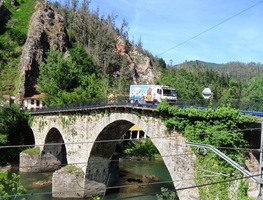 Za historickým mostem