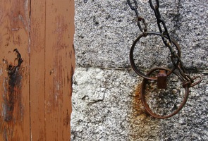 má u dveří táhla na zvony