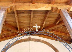 Prostá kaple v polích