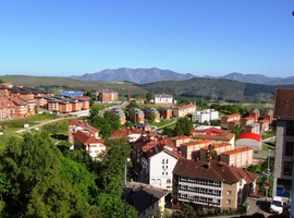 nad přívětivým městem Tineo