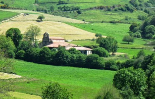 Pak se pod námi objevil klášter