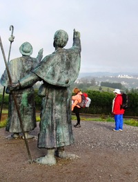 ČT 29.5. - Od sousoší poutníků už je vidět cíl