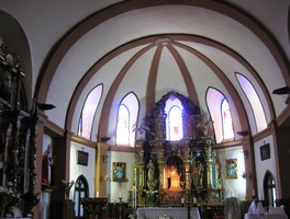 Mají tu kostel i úřad pro poutníky,