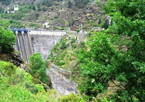 jsme došli až k přehradní hrázi