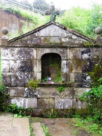 Za novou kašnou je stará