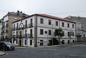 a tady radnice (rovněž zmoklá)