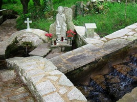 Pramen s posezením pro poutníky!