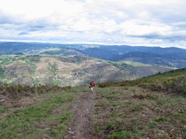 a začali strmě sestupovat