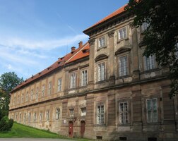 Je to velice rozsáhlý komplex staveb