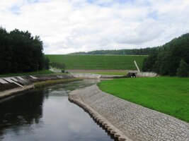 a maxi-hráz tamtéž