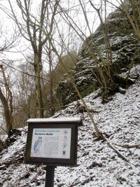 včetně těch nad naučnou cedulí