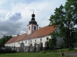 ke klášteru Plasy