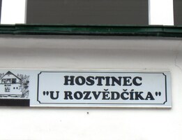 a přímo před hospodou (měli zavřeno)