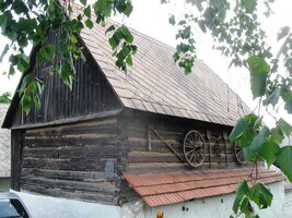 Kolem malebných hrázděných domků