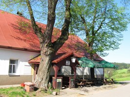 k hospůdce na okraji vsi Přibyslav