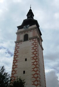 Mají tu mohutnou zvonici