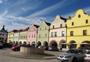 s nekonečnými chodbam podloubí