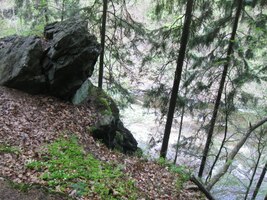 skalnatým krkolomným traverzem