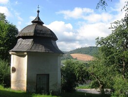 s velkými zastaveními křížové cesty